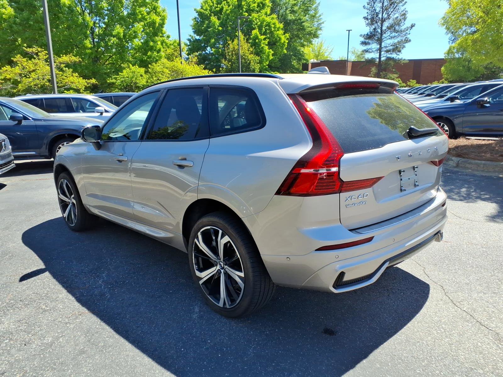 Used 2024 Volvo XC60 B5 Ultimate w/ Protection Package Premier image 5