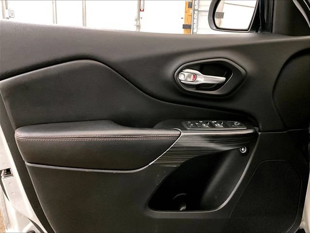 Used 2015 Jeep Cherokee Trailhawk w/ Leather Interior Group AWD/4WD image 23