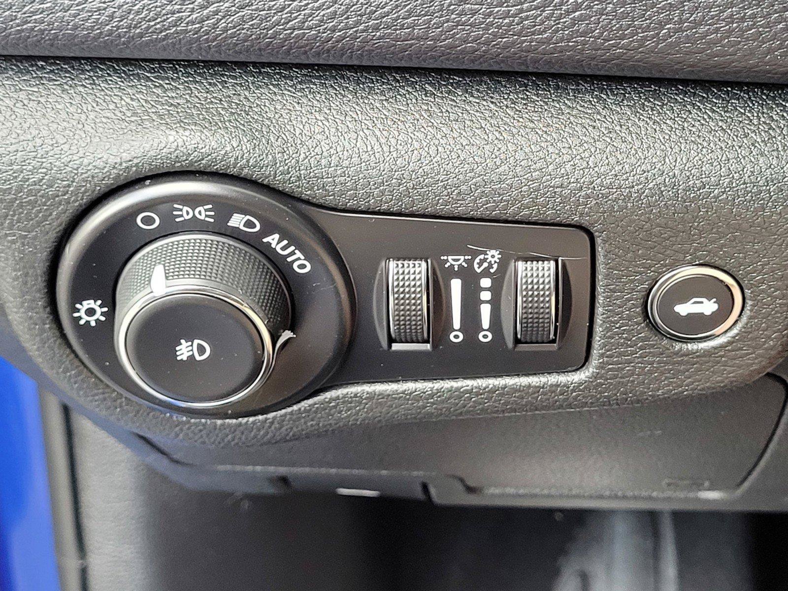 Used 2015 Chrysler 200 S w/ Navigation & Sound Group I FWD image 17