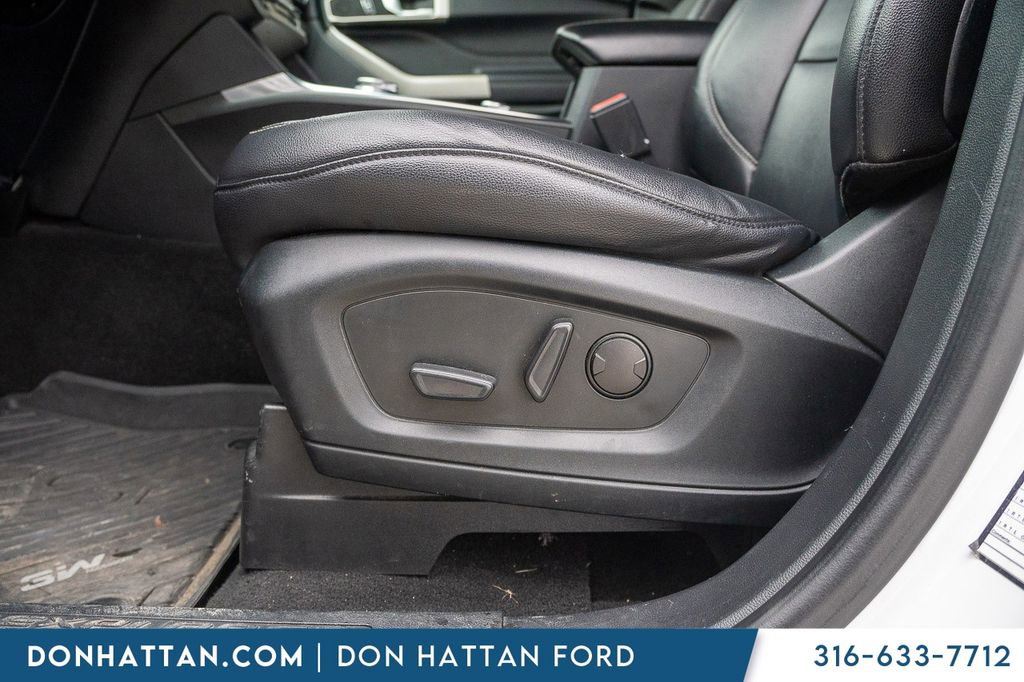 Used 2020 Ford Explorer XLT w/ Equipment Group 202A AWD/4WD image 17