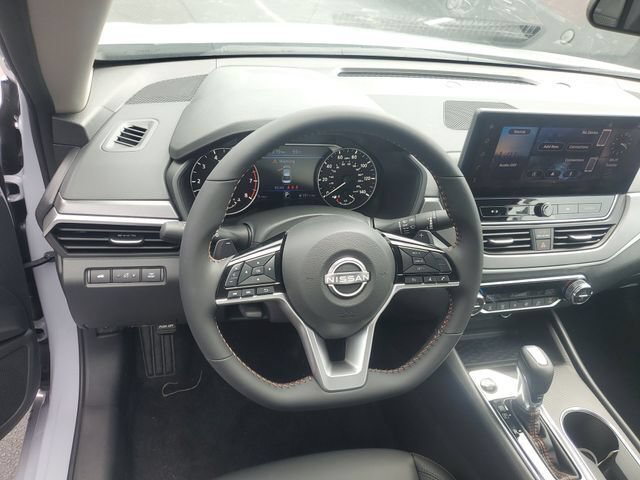 New 2026 Nissan Altima 2.5 SR w/ SR Midnight Edition Package FWD image 13