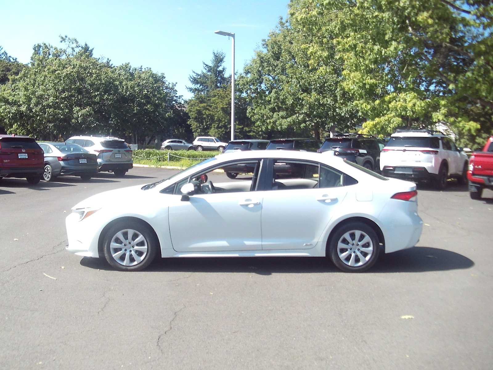Used 2024 Toyota Corolla LE AWD/4WD image 2