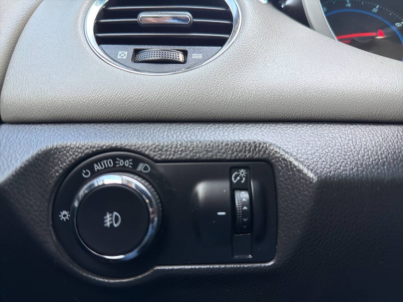 Used 2012 Chevrolet Cruze LS w/ Connectivity Package FWD image 12