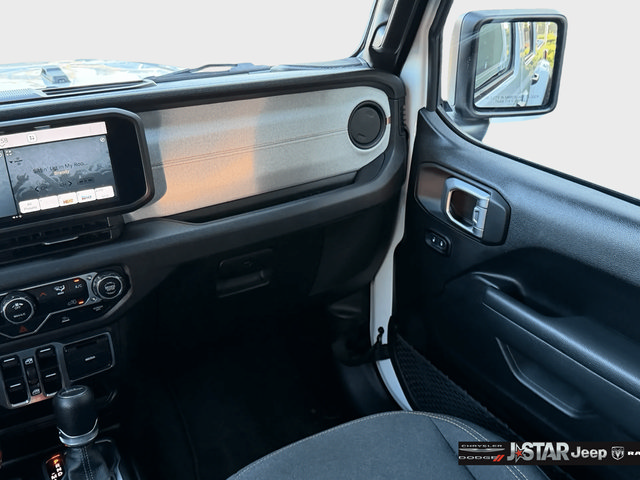 Used 2025 Jeep Gladiator Sport AWD/4WD image 17