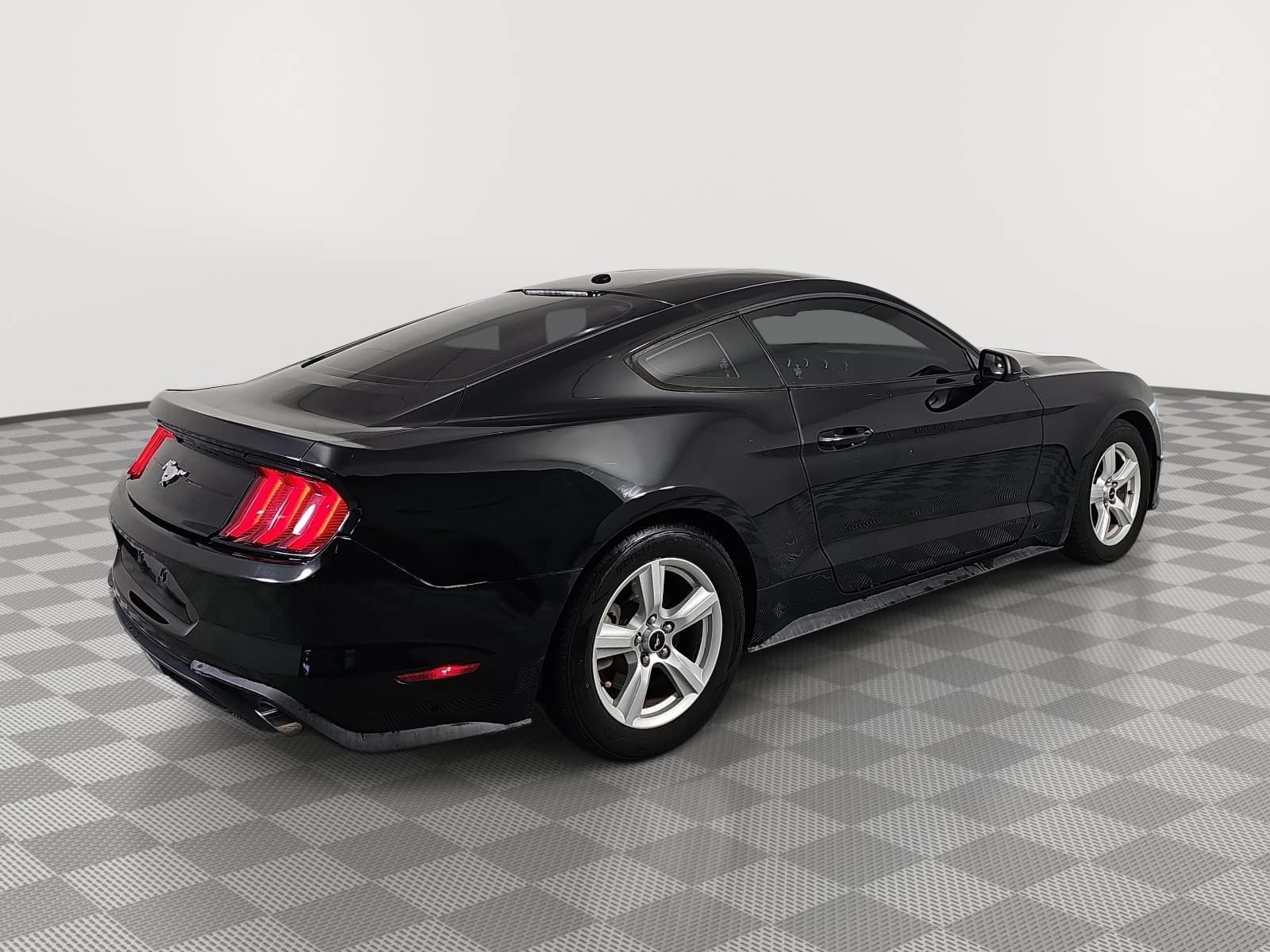 Used 2019 Ford Mustang Coupe RWD image 8