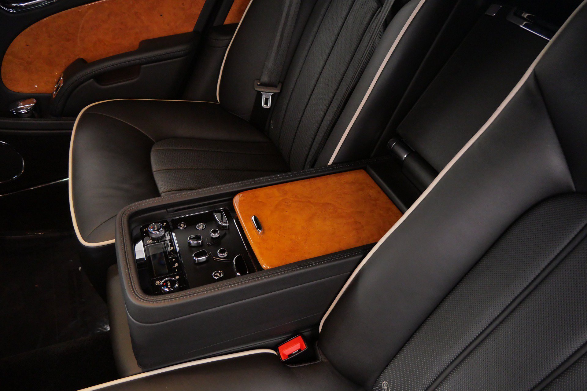 Used 2013 Bentley Mulsanne RWD image 35