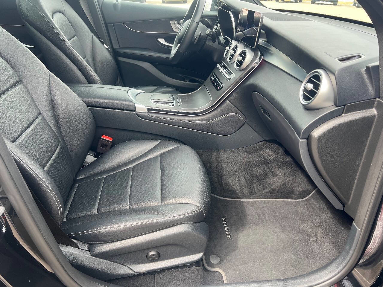 Used 2021 Mercedes-Benz GLC 300 4MATIC image 21
