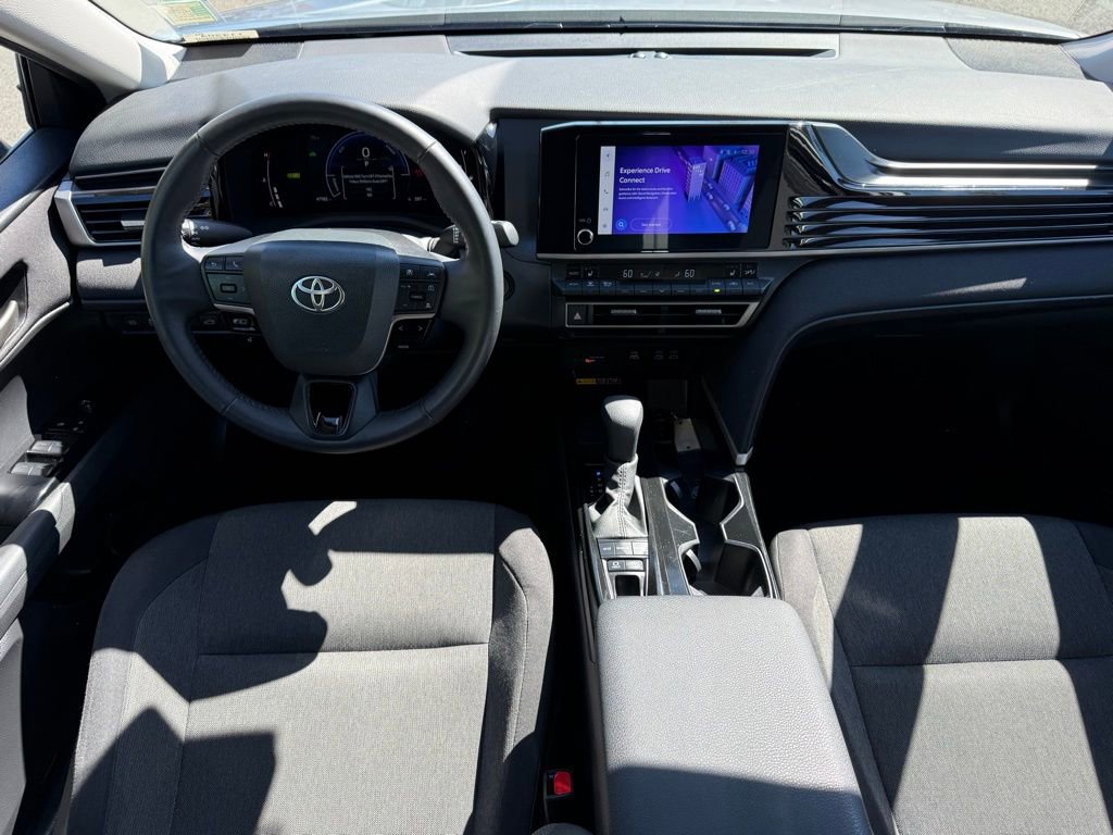 Used 2025 Toyota Camry LE w/ Convenience Package image 18