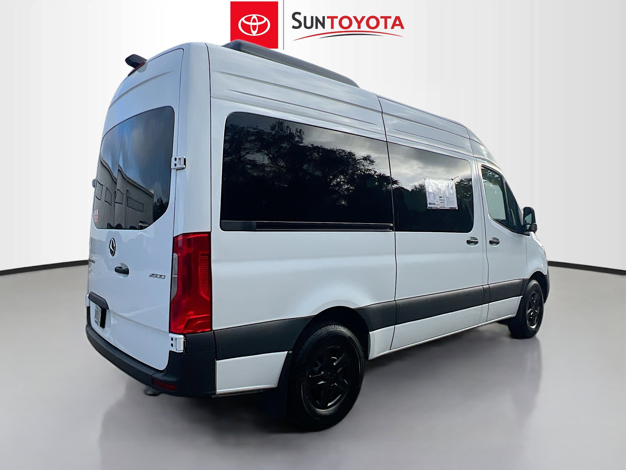 Used 2024 Mercedes-Benz Sprinter 2500 image 4