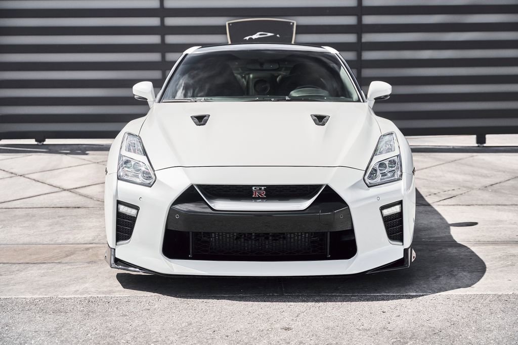 Used 2021 Nissan GT-R Premium image 16