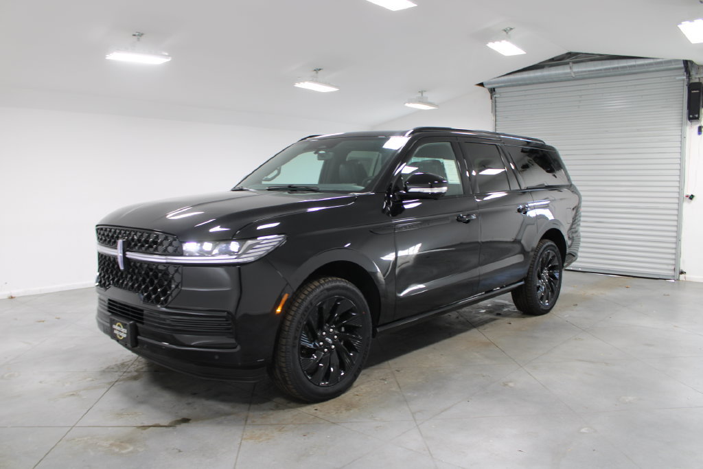 New 2026 Lincoln Navigator L Reserve w/ Jet Appearance Package AWD/4WD image 3