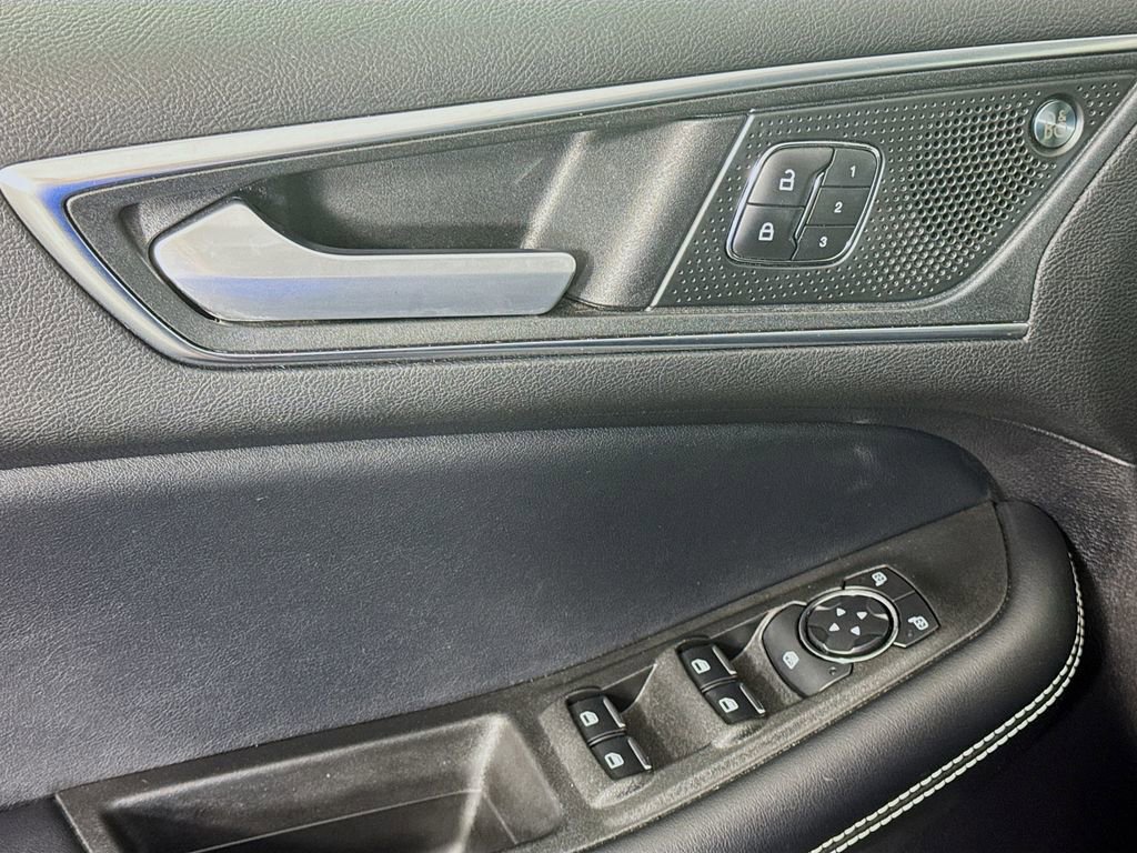 Used 2021 Ford Edge ST image 17