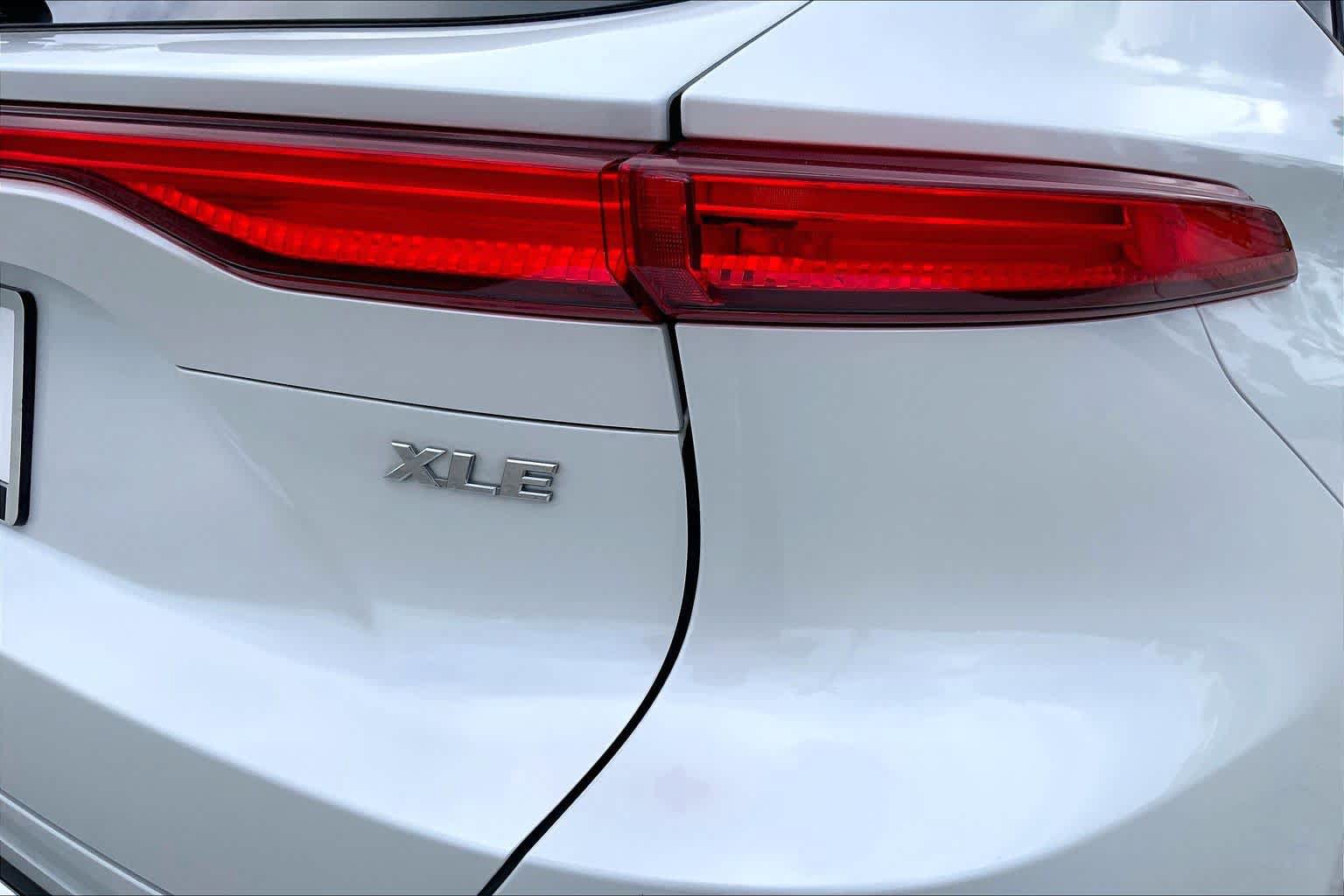 Used 2024 Toyota Venza XLE AWD/4WD image 30