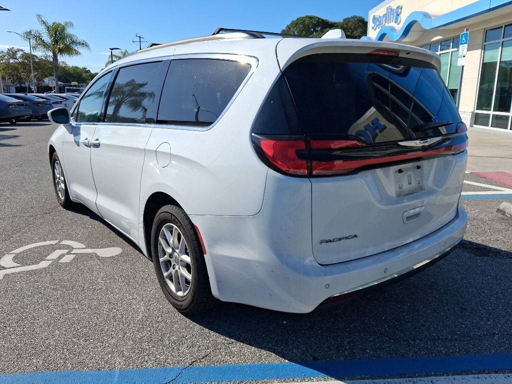 Used 2022 Chrysler Pacifica Touring-L FWD image 7