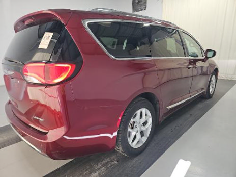 Used 2019 Chrysler Pacifica Limited FWD image 3