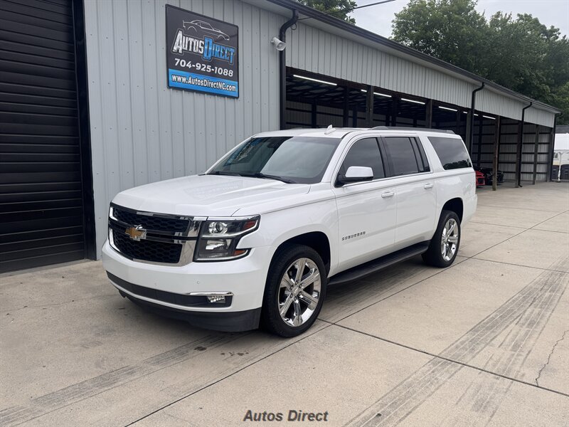 Used 2019 Chevrolet Suburban LT w/ Luxury Package RWD image 2