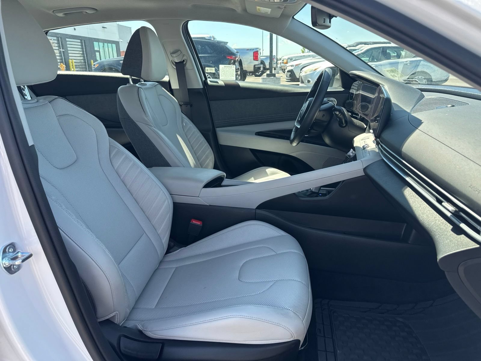 Used 2025 Hyundai Elantra Limited FWD image 10