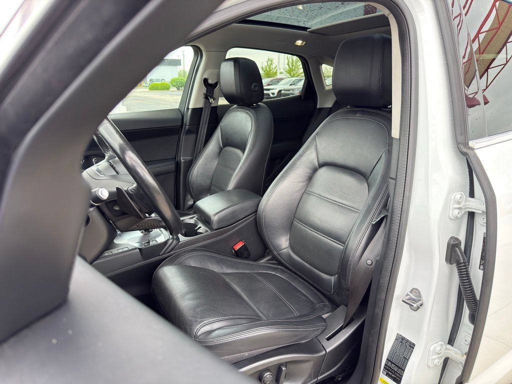Used 2020 Jaguar E-PACE SE AWD/4WD image 13