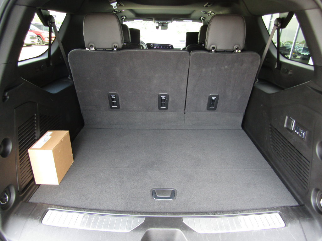 Used 2025 Chevrolet Suburban High Country AWD/4WD image 44