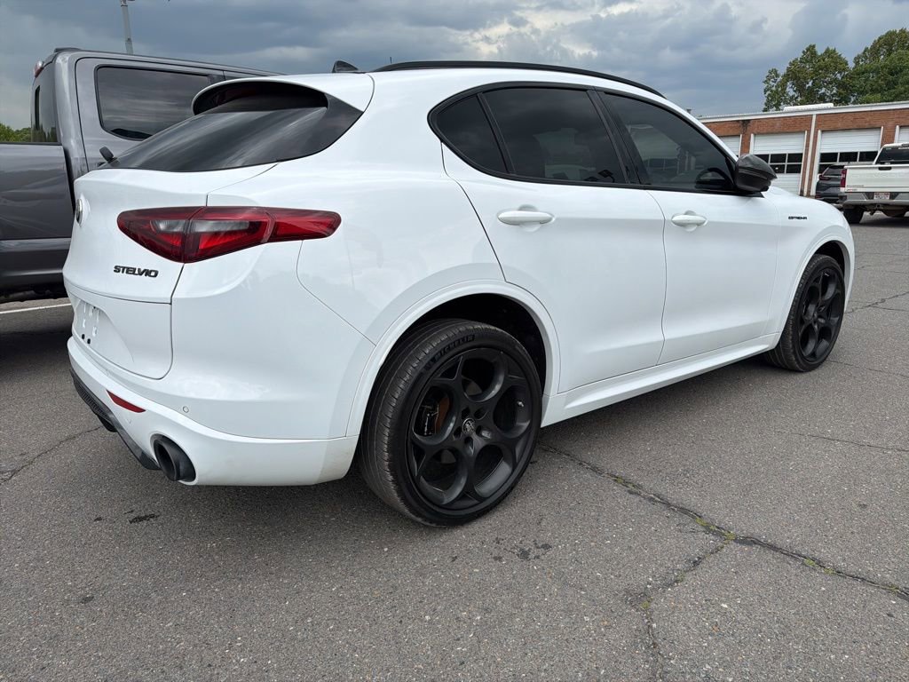 Used 2023 Alfa Romeo Stelvio Estrema AWD/4WD image 19