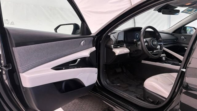 Used 2025 Hyundai Elantra Limited FWD image 29