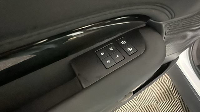 Used 2024 Land Rover Discovery S AWD/4WD image 10
