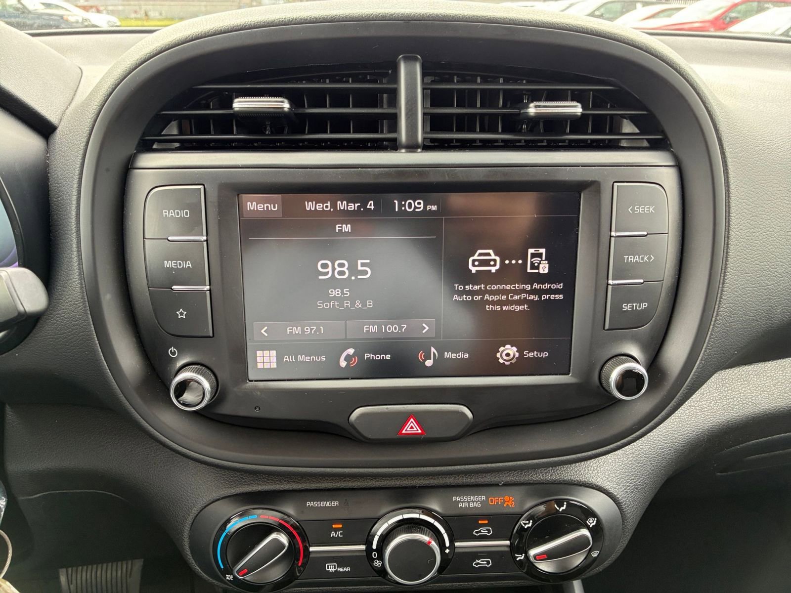 Used 2025 Kia Soul LX w/ LX Technology Package image 16