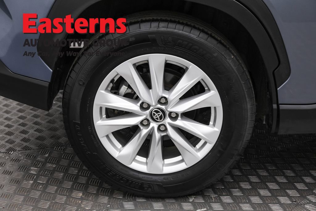 Used 2024 Toyota Corolla Cross LE image 29