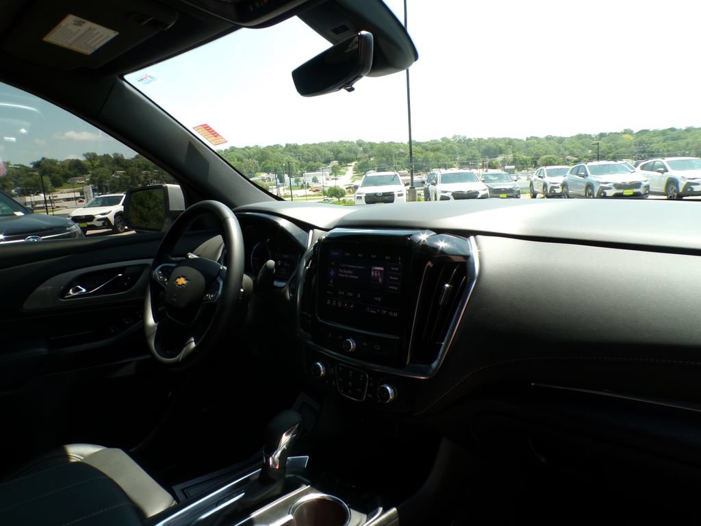 Used 2023 Chevrolet Traverse LT w/ LT Premium Package AWD/4WD image 12
