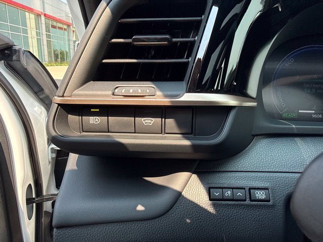 Used 2026 Toyota Crown Platinum AWD/4WD image 25
