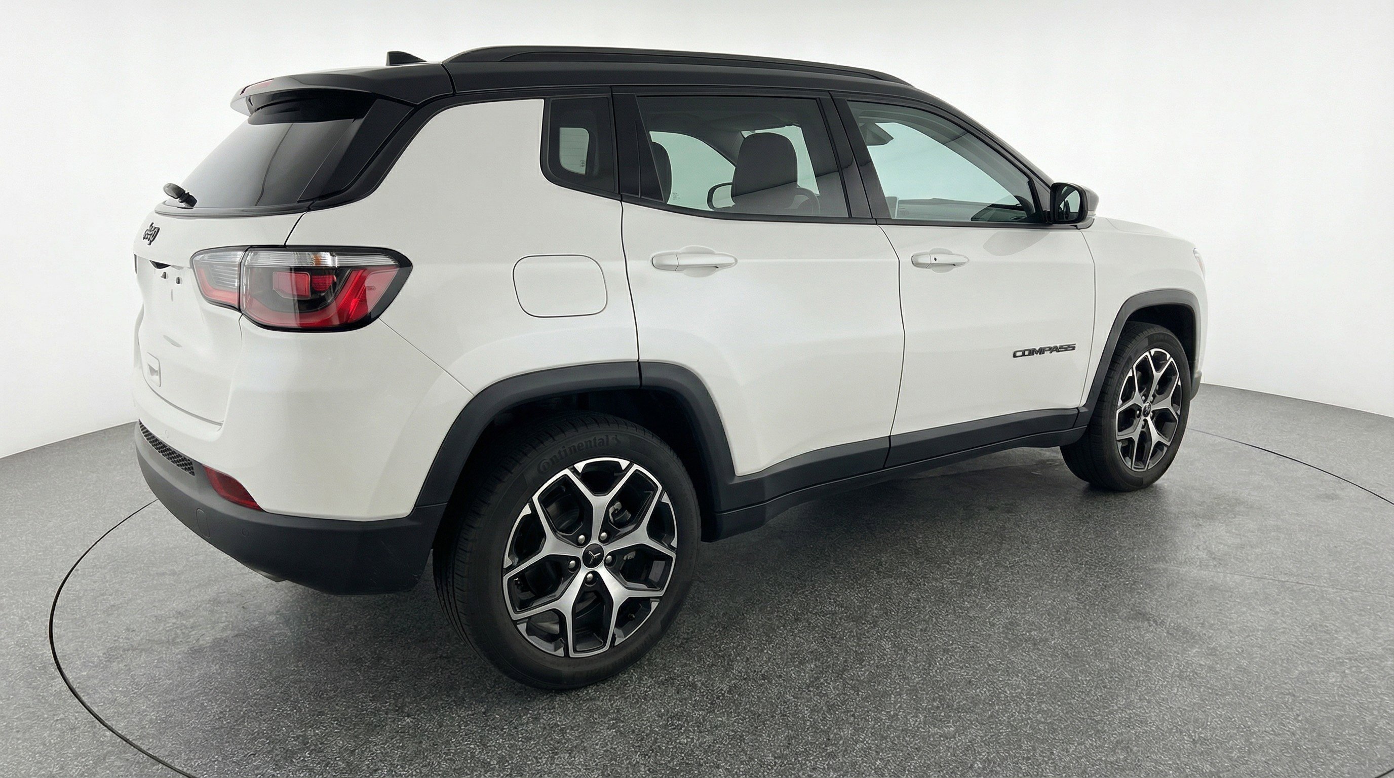 Used 2025 Jeep Compass Limited image 9