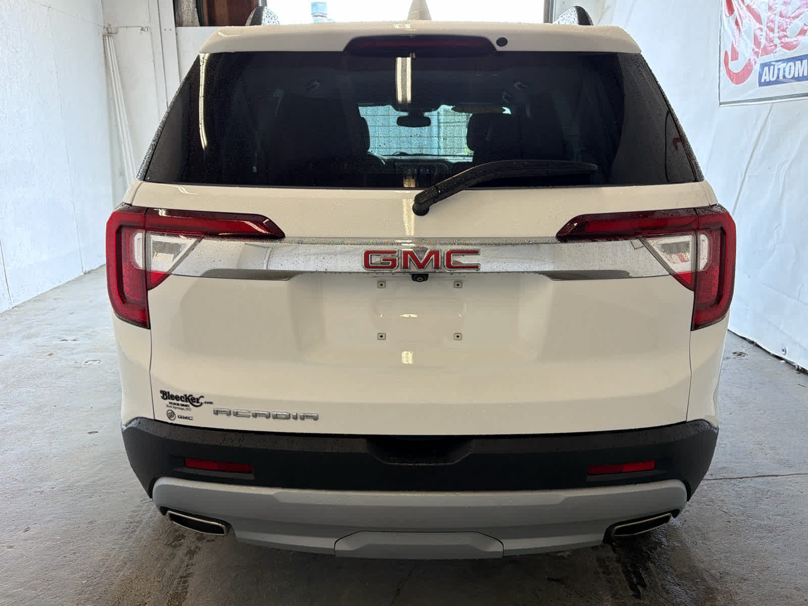 Used 2023 GMC Acadia SLT FWD image 6