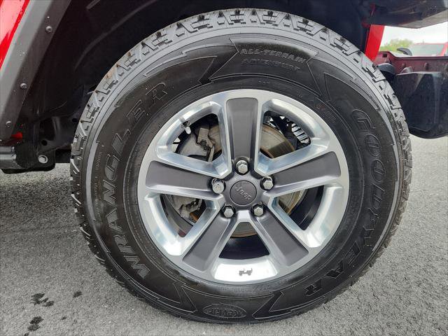 Certified 2022 Jeep Wrangler Unlimited Sahara w/ LED Lighting Group image 8