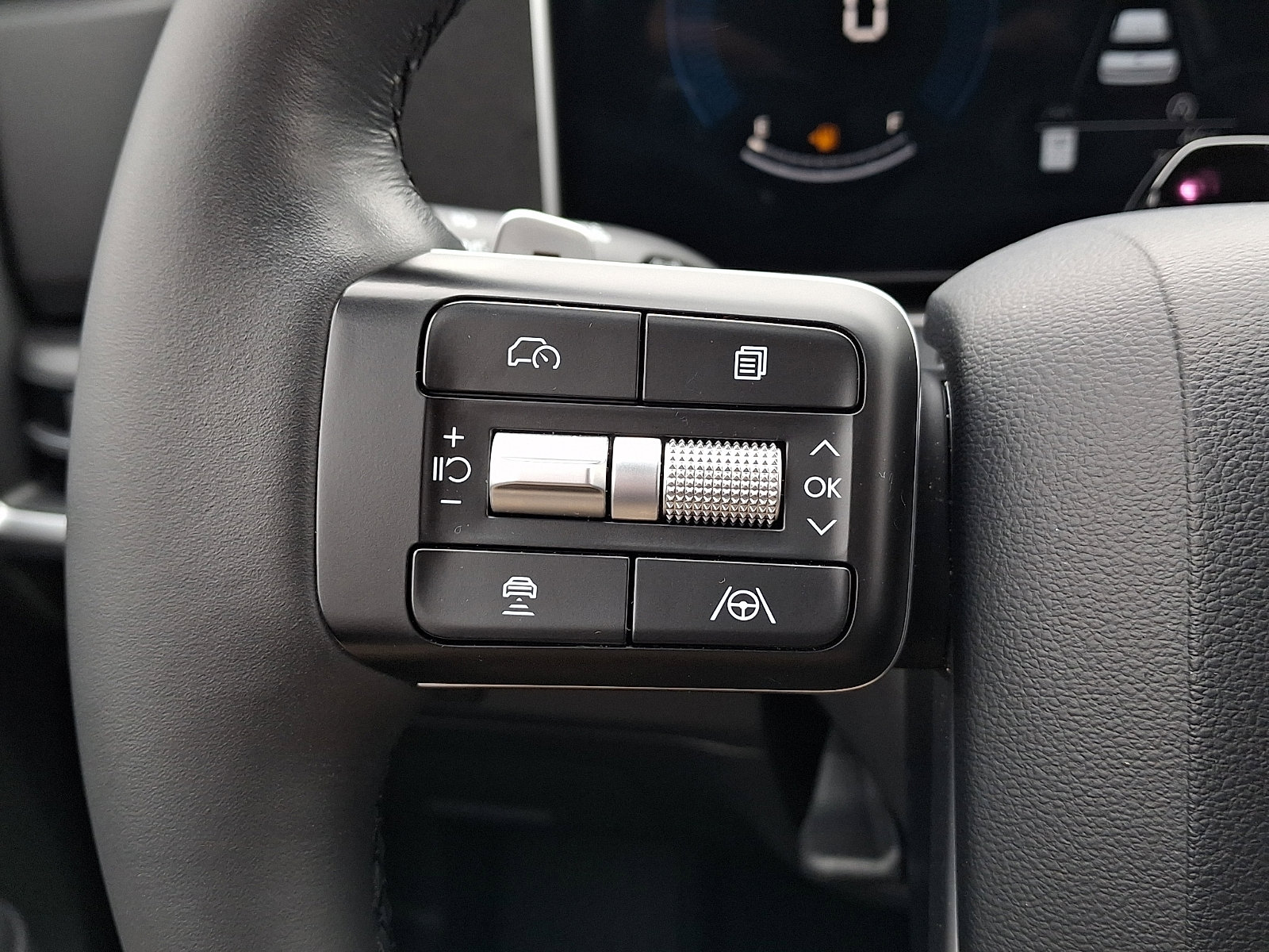 Certified 2025 Hyundai Santa Fe SEL image 21