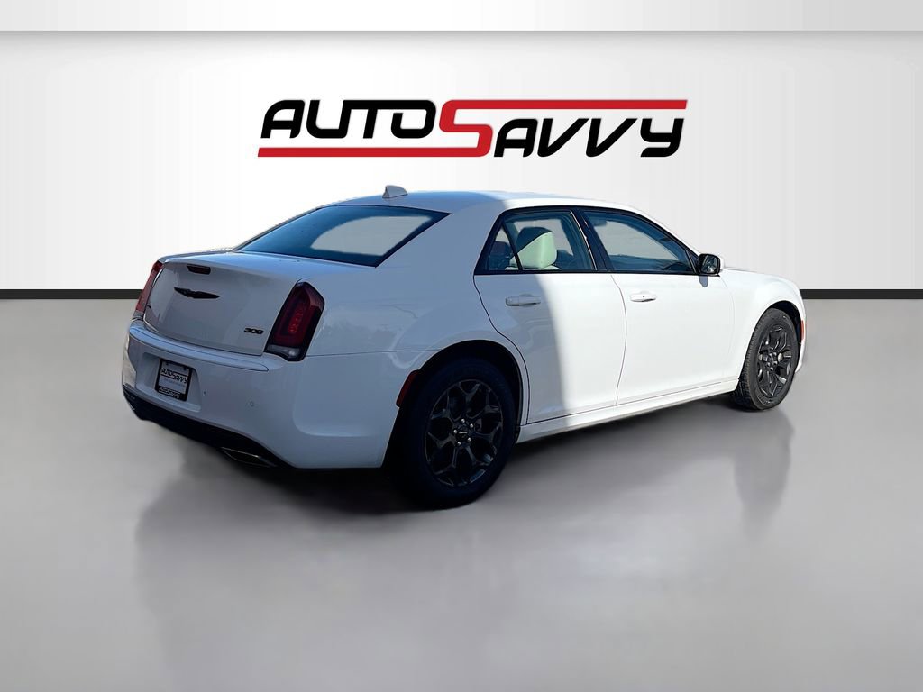 Used 2023 Chrysler 300 Touring L image 7