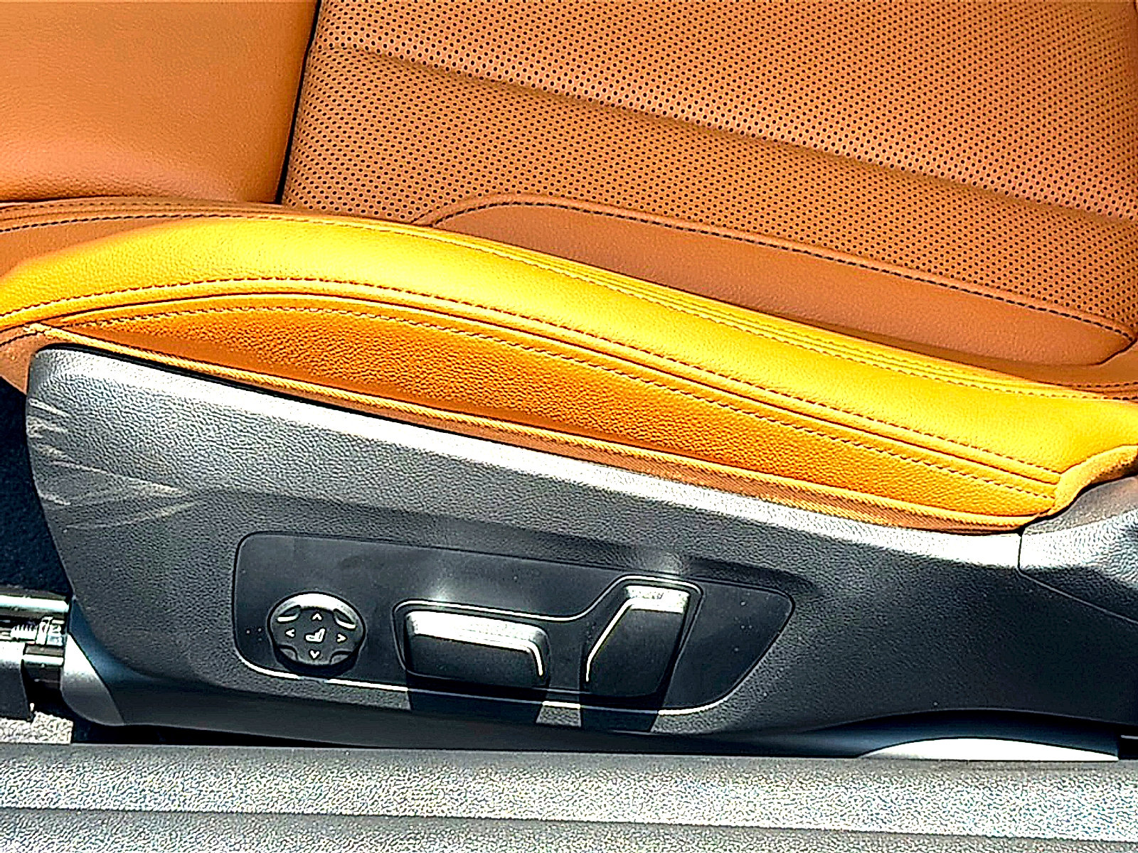 Used 2027 BMW 430i Convertible w/ M Sport Package RWD image 17