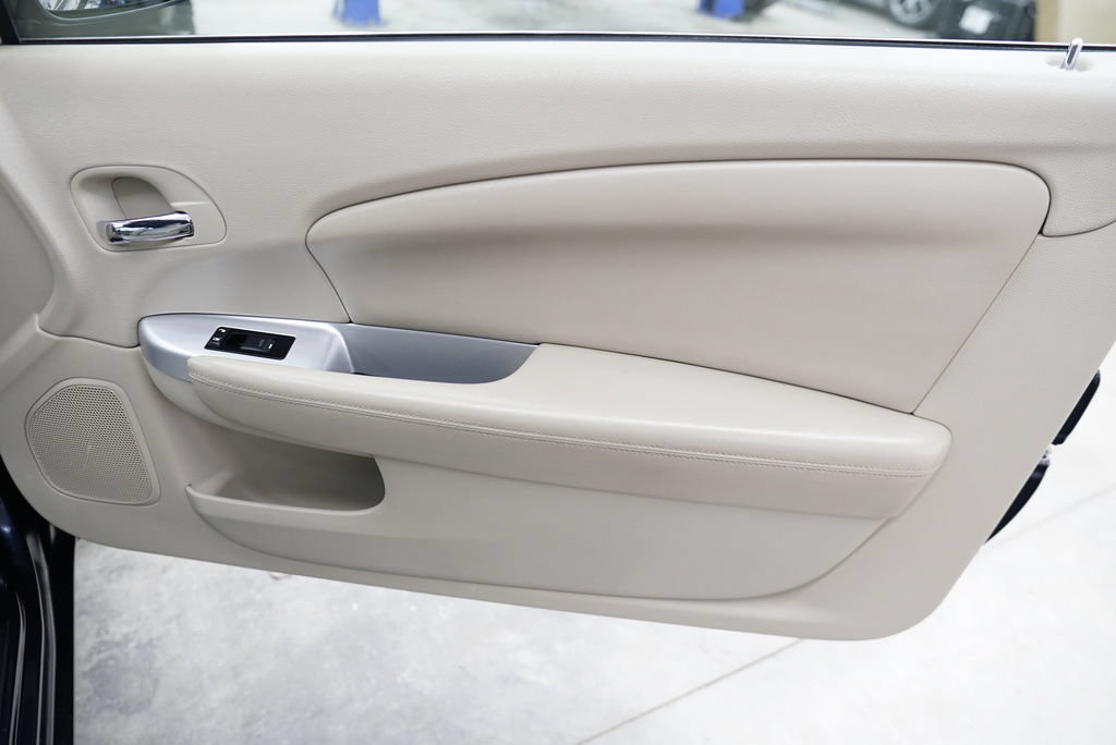 Used 2012 Chrysler 200 Limited FWD image 39