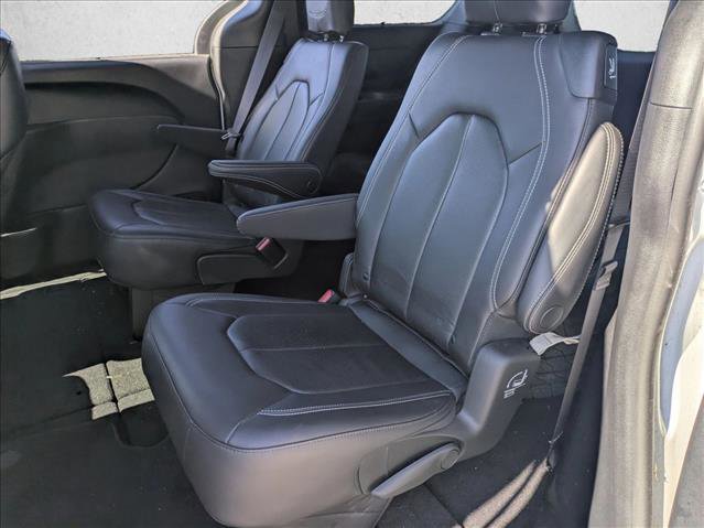 Used 2022 Chrysler Pacifica Touring-L w/ S Appearance Package image 14
