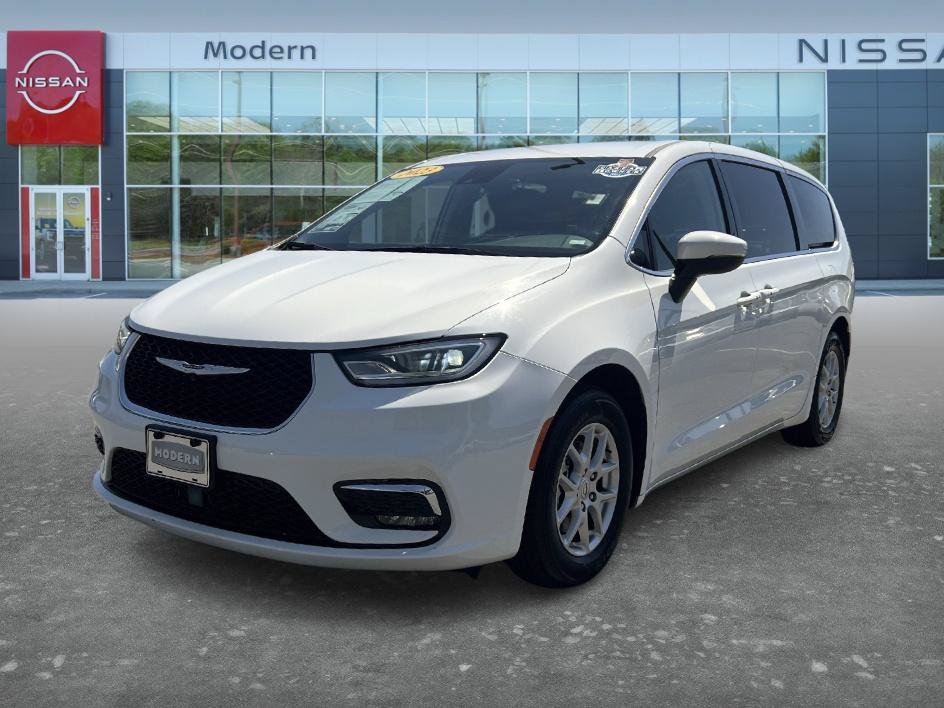 Used 2023 Chrysler Pacifica Touring-L FWD image 1