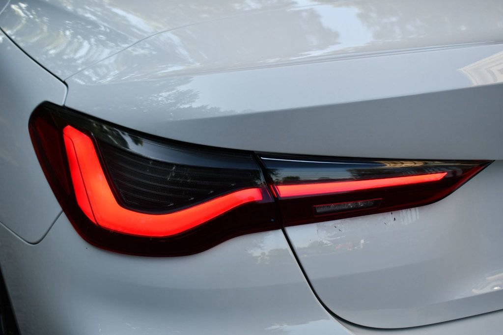 Used 2022 BMW M440i Convertible image 4