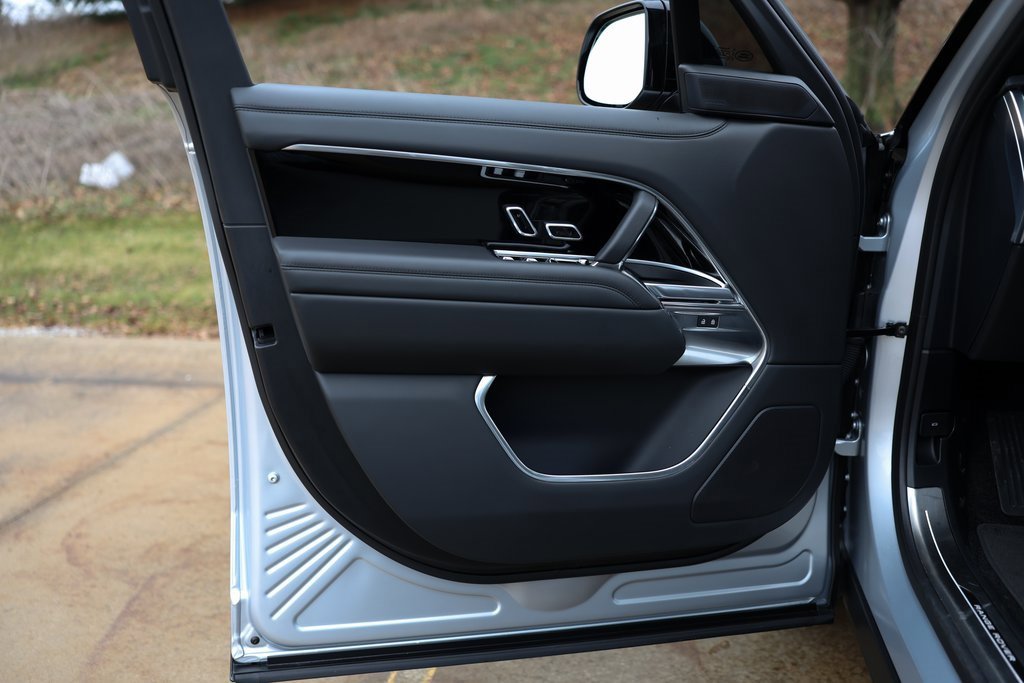 Used 2025 Land Rover Range Rover SE image 35