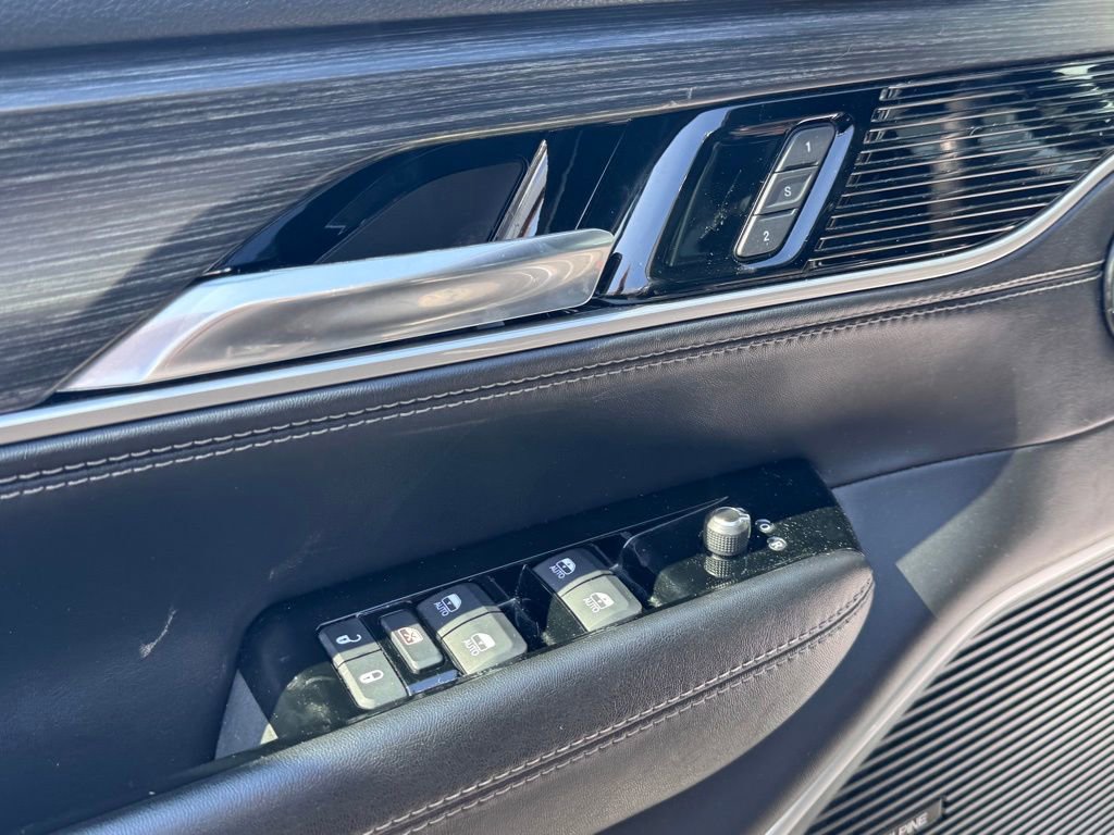 Used 2023 Jeep Wagoneer L Series II image 12