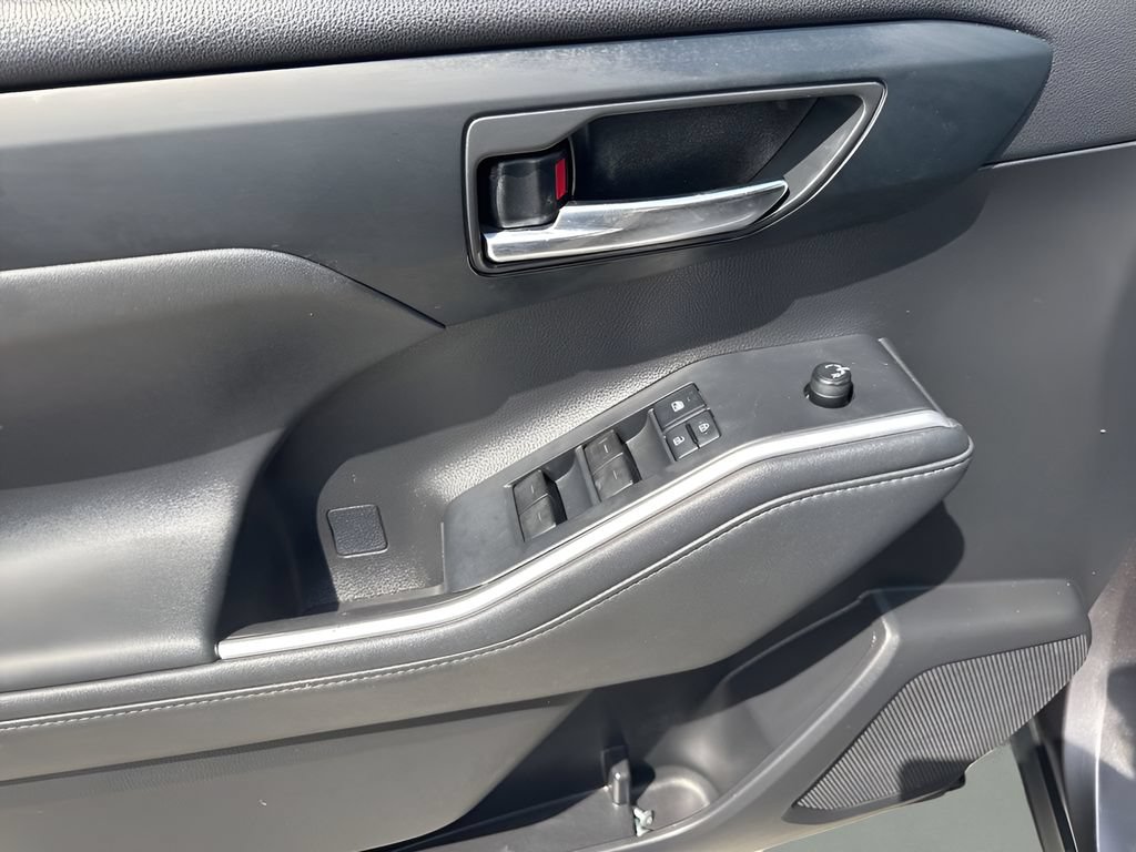 Used 2022 Toyota Highlander XLE FWD image 25