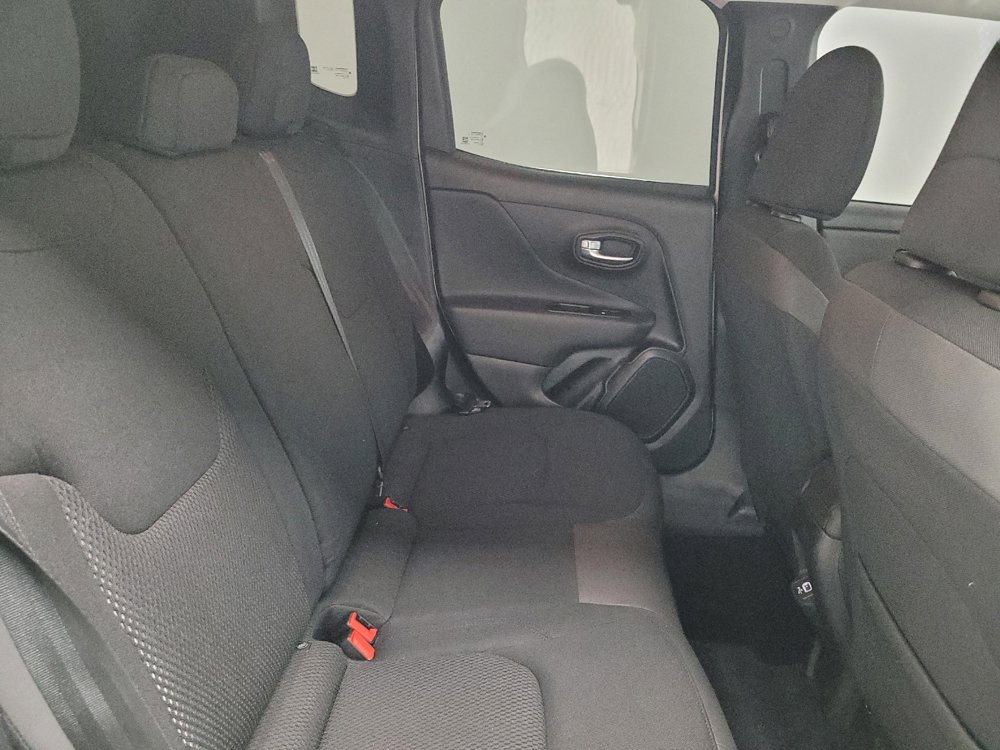 Used 2020 Jeep Renegade Altitude FWD image 19