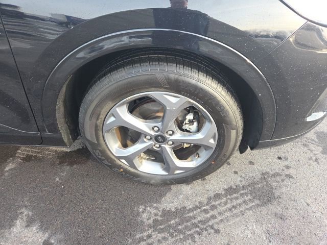 Certified 2024 Ford Escape ST-Line w/ Cold Weather Package image 2