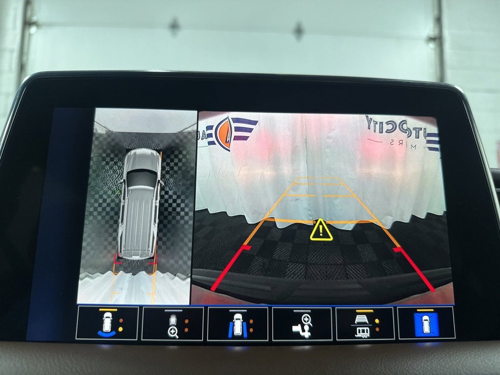 Used 2023 Chevrolet Suburban High Country image 29