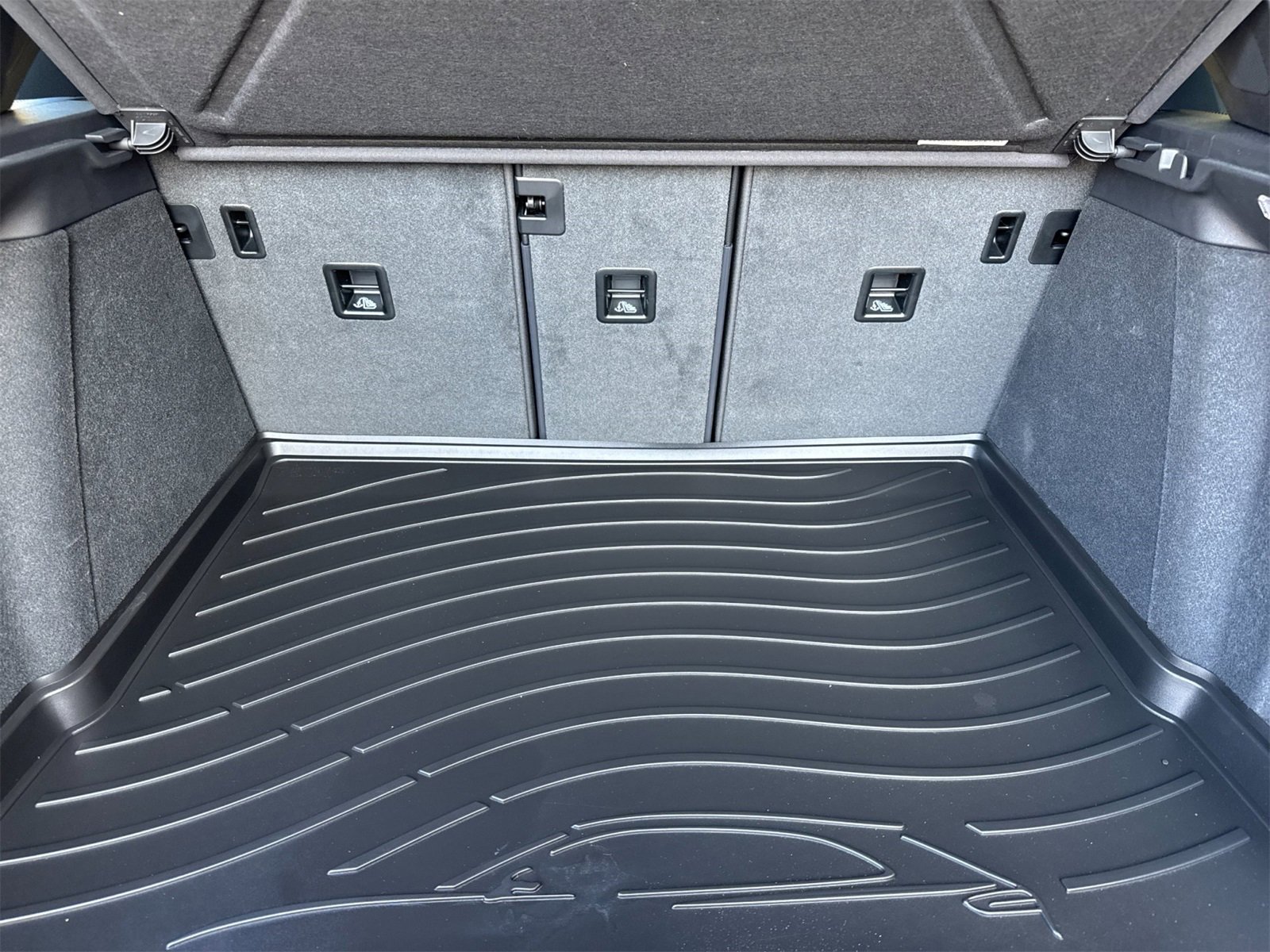 Used 2025 Porsche Macan image 17