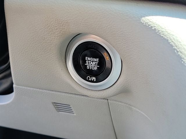 Used 2018 Chrysler Pacifica Touring-L Plus FWD image 12