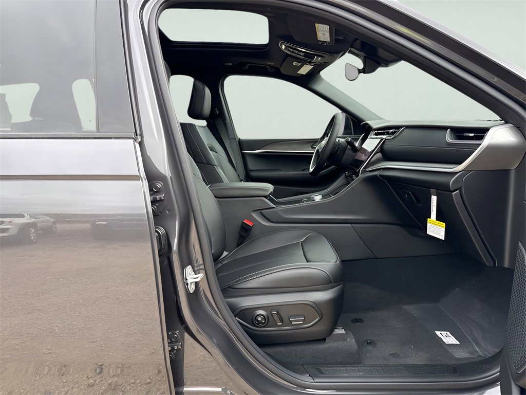 New 2025 Jeep Grand Cherokee L Limited image 10