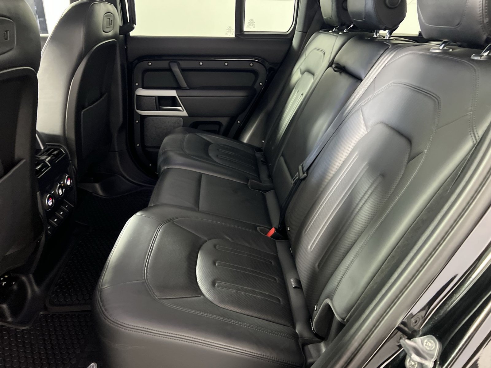 Used 2020 Land Rover Defender 110 HSE AWD/4WD image 26
